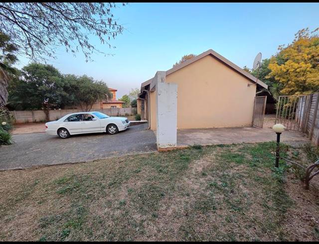 3 BEDROOM HOUSE FOR SALE IN HEUWELOORD